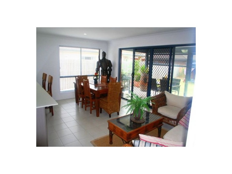 3 Columbus Cl, Urraween QLD 4655