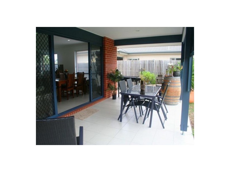 3 Columbus Cl, Urraween QLD 4655