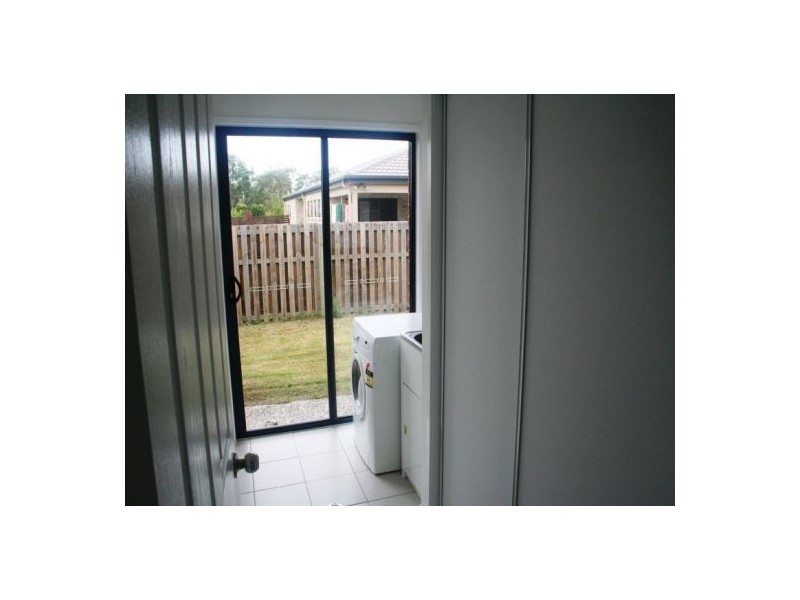 3 Columbus Cl, Urraween QLD 4655