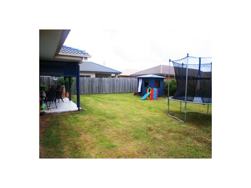 3 Columbus Cl, Urraween QLD 4655