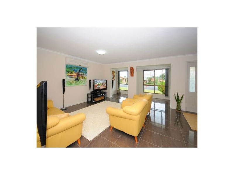 11 Mayfair St, Point Vernon QLD 4655