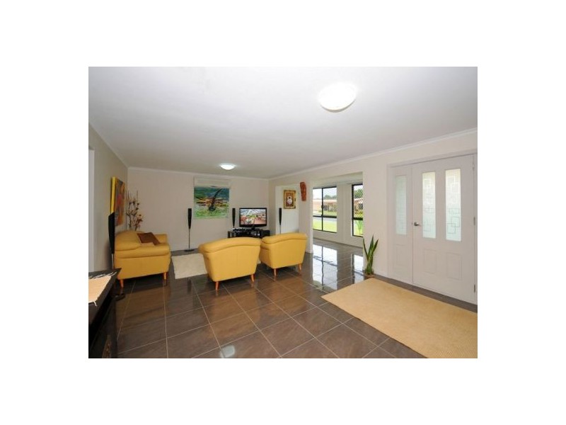 11 Mayfair St, Point Vernon QLD 4655