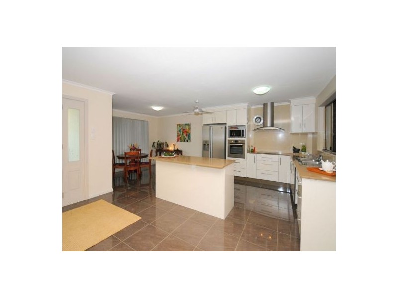 11 Mayfair St, Point Vernon QLD 4655