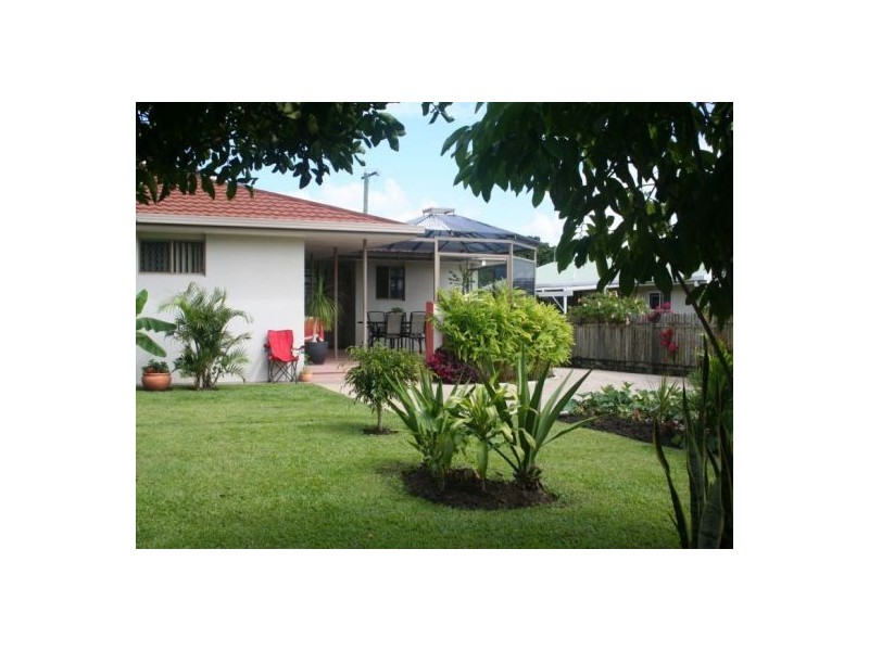 11 Mayfair St, Point Vernon QLD 4655