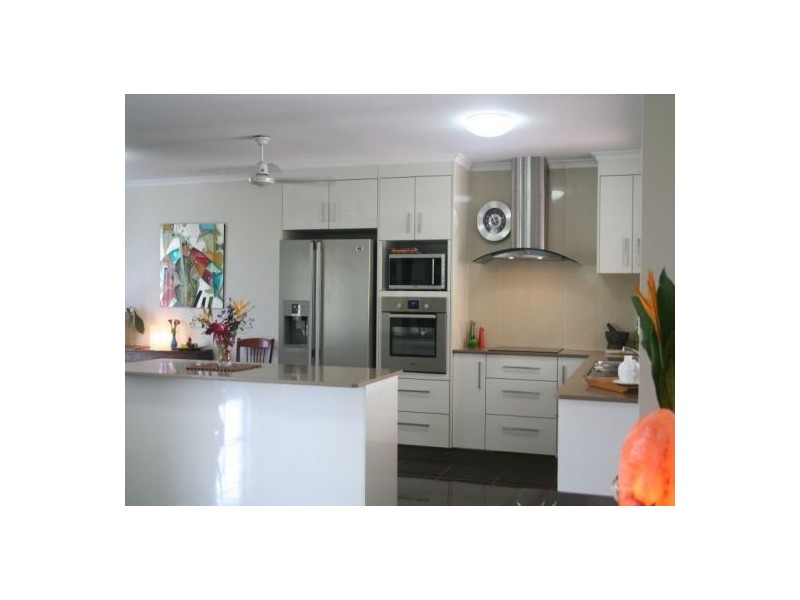 11 Mayfair St, Point Vernon QLD 4655