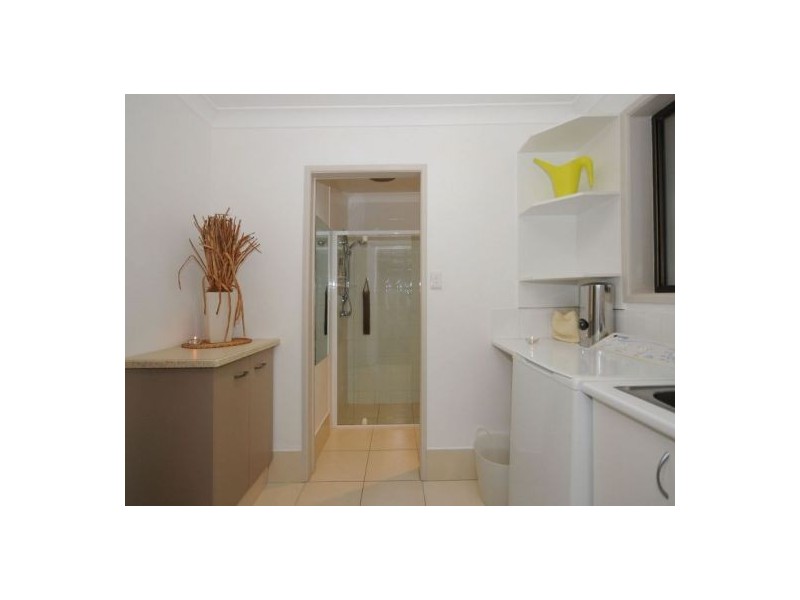 11 Mayfair St, Point Vernon QLD 4655