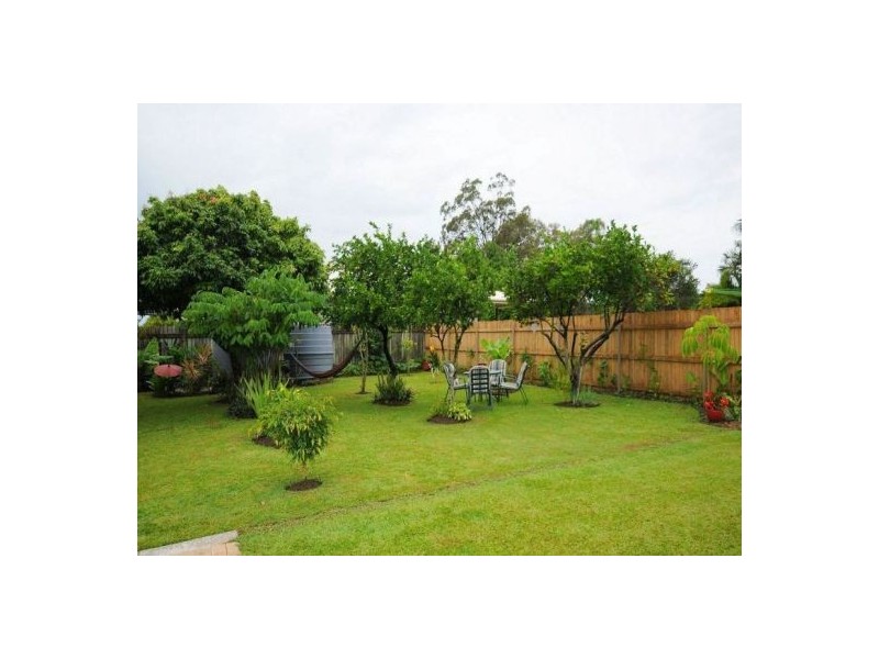 11 Mayfair St, Point Vernon QLD 4655