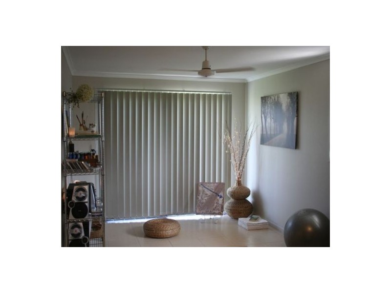 11 Mayfair St, Point Vernon QLD 4655