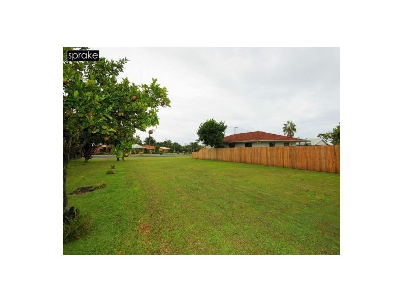 9 Mayfair St, Point Vernon QLD 4655