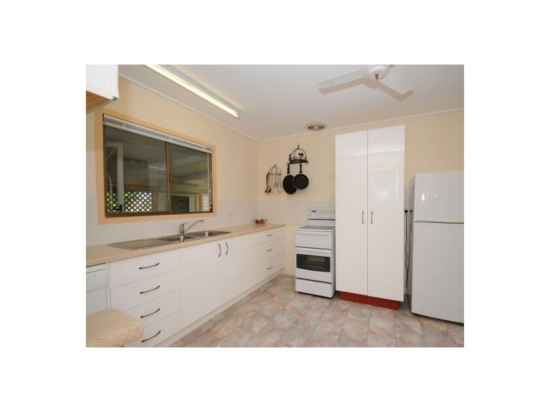 28 Esplanade, Point Vernon QLD 4655