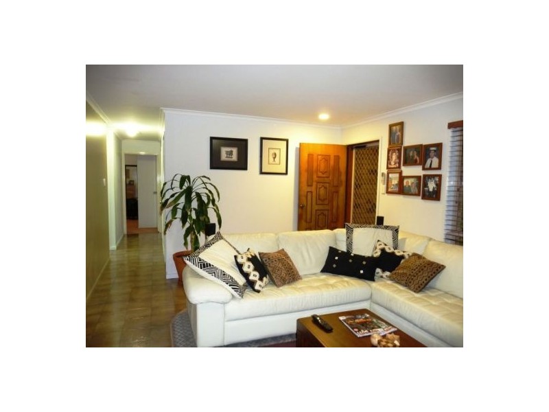 23 Michelle Dr, Point Vernon QLD 4655