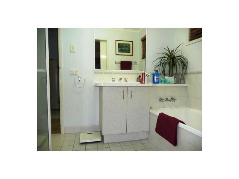 23 Michelle Dr, Point Vernon QLD 4655