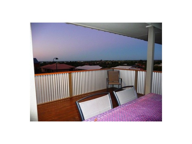 10 Nicholson Crt, Urraween QLD 4655
