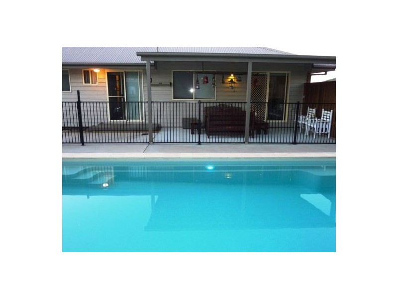 10 Nicholson Crt, Urraween QLD 4655