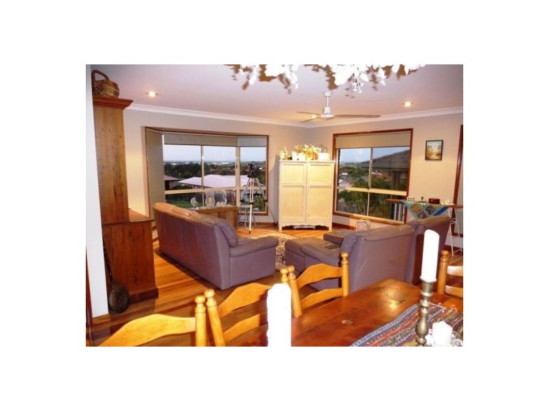 10 Nicholson Crt, Urraween QLD 4655