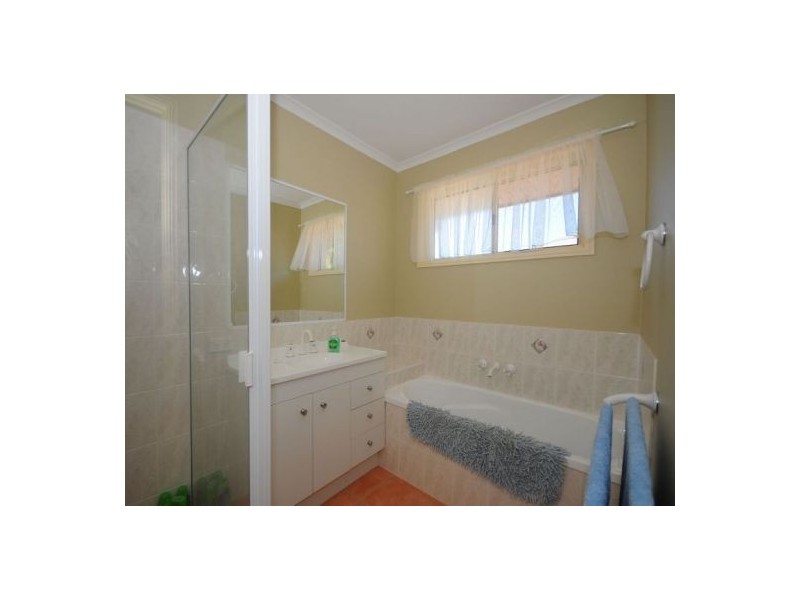 16 Cromdale Cct, Kawungan QLD 4655