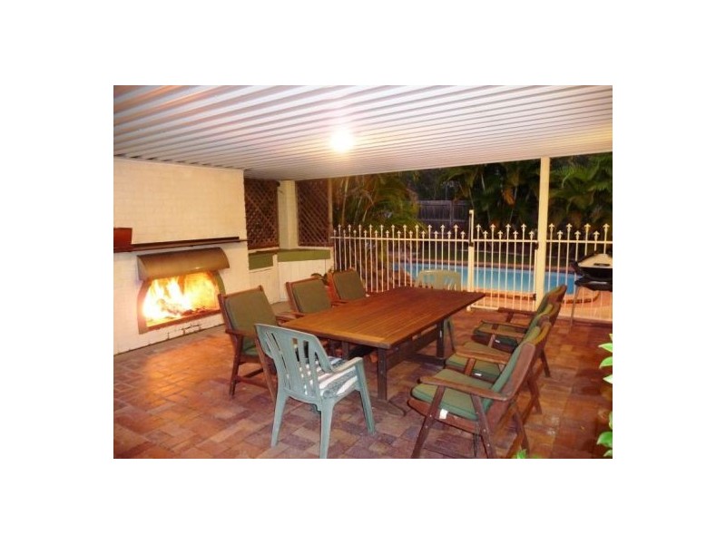 15 Windemere Road, Wondunna QLD 4655