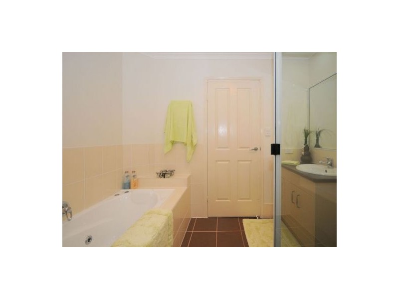 U2/12 Kirton Road, Point Vernon QLD 4655