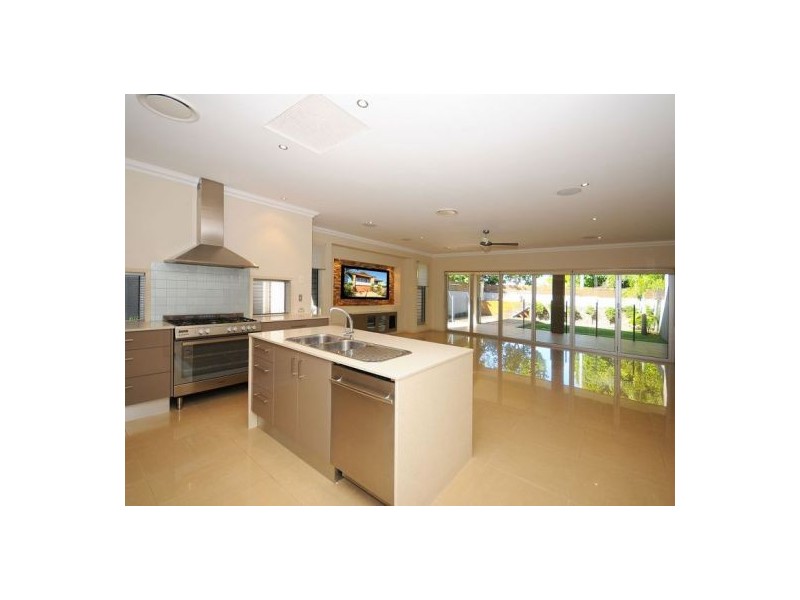 1/13 Cypress Street, Torquay QLD 4655