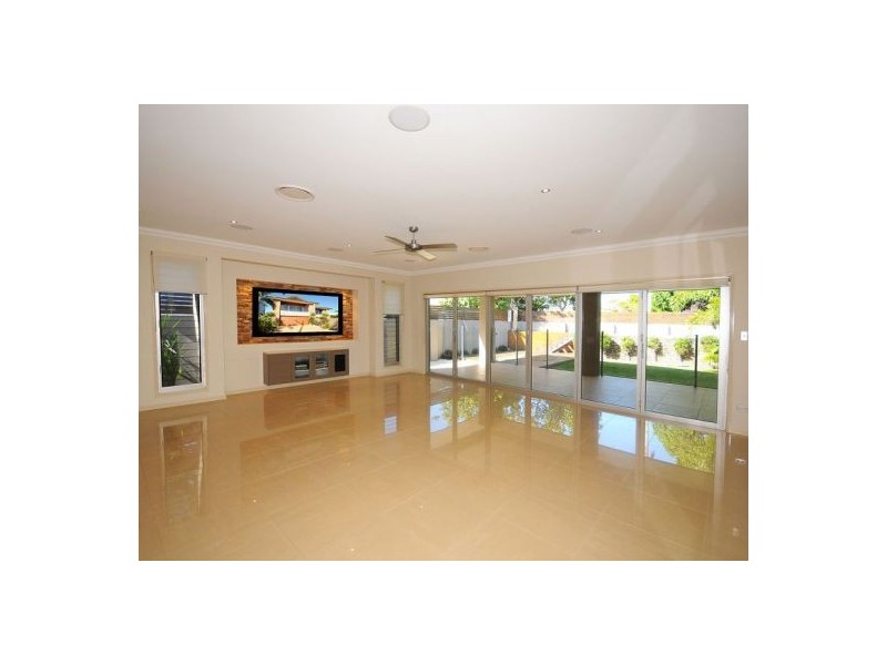 1/13 Cypress Street, Torquay QLD 4655