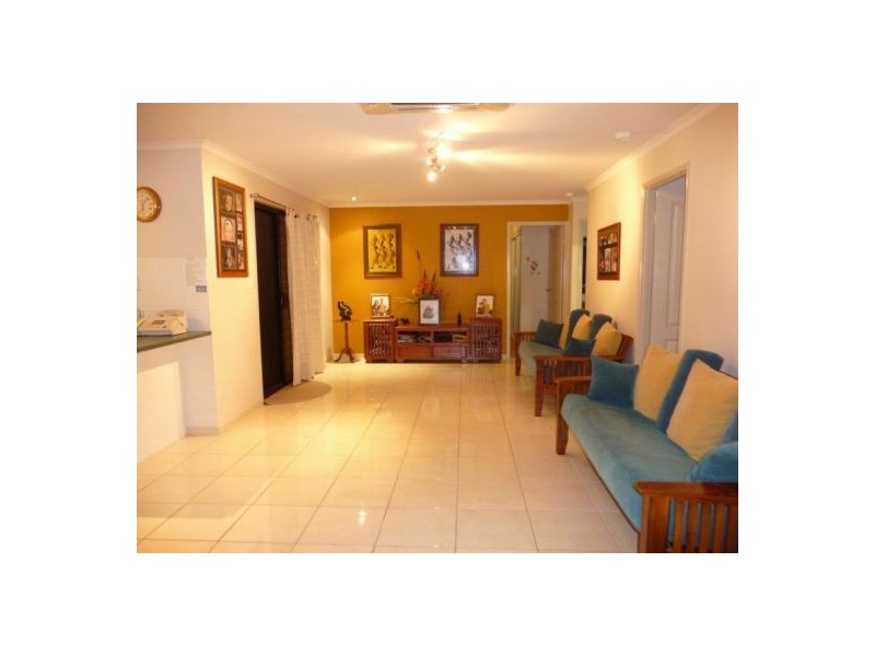 7 Border Crt, Torquay QLD 4655