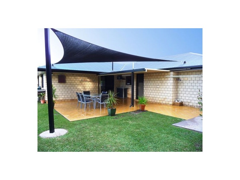 7 Border Crt, Torquay QLD 4655