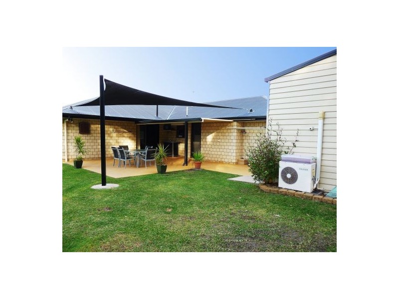 7 Border Crt, Torquay QLD 4655