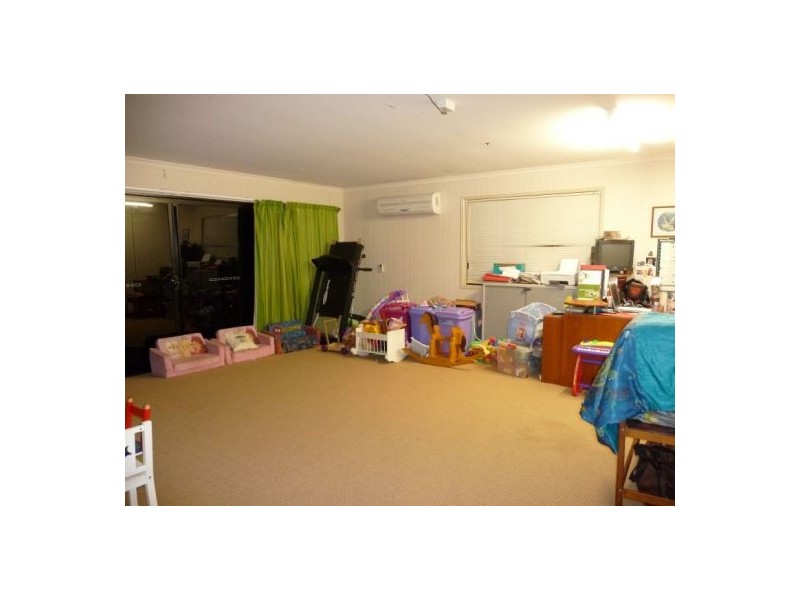 7 Border Crt, Torquay QLD 4655