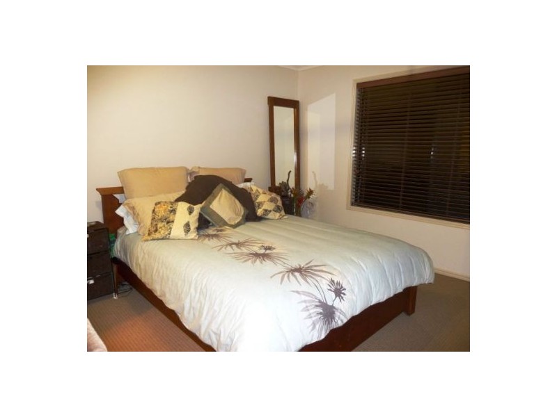 7 Border Crt, Torquay QLD 4655