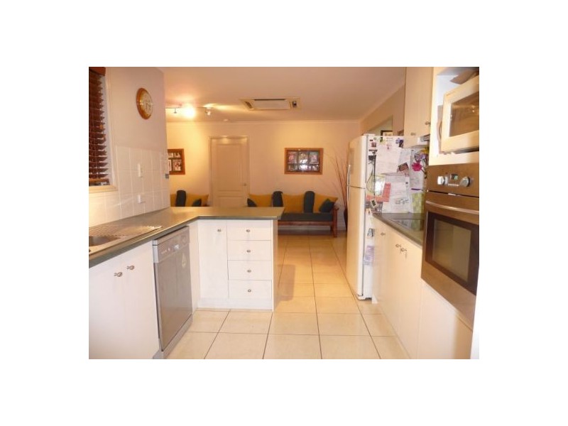 7 Border Crt, Torquay QLD 4655