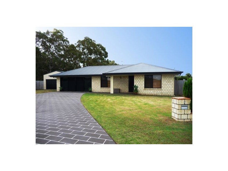 7 Border Crt, Torquay QLD 4655