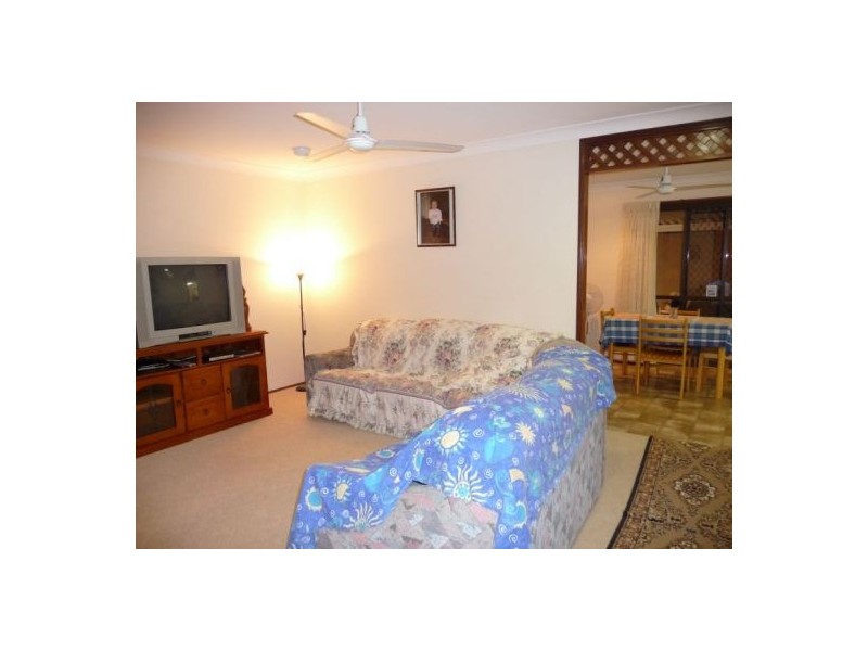 11 Nullor St, Scarness QLD 4655