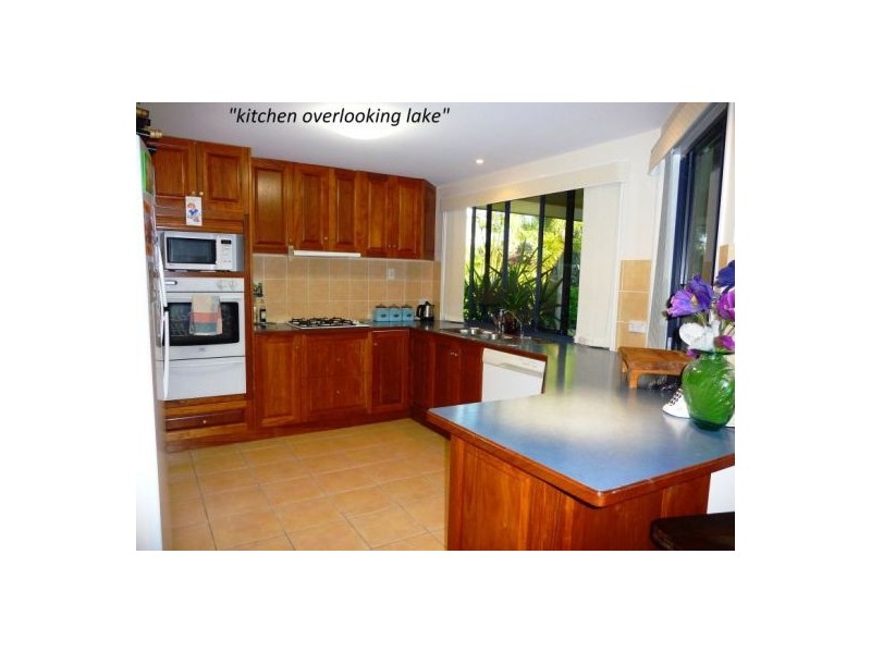 5 Treviso Crt, Urangan QLD 4655