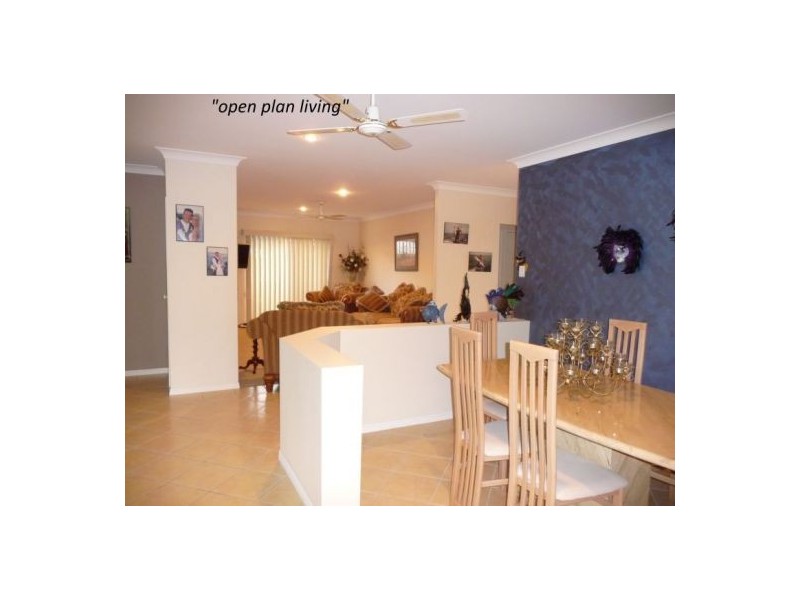 5 Treviso Crt, Urangan QLD 4655