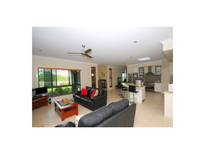 6 Hummock View Dr, Craignish QLD 4655