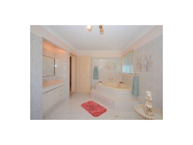 33 Haydn Dr, Kawungan QLD 4655