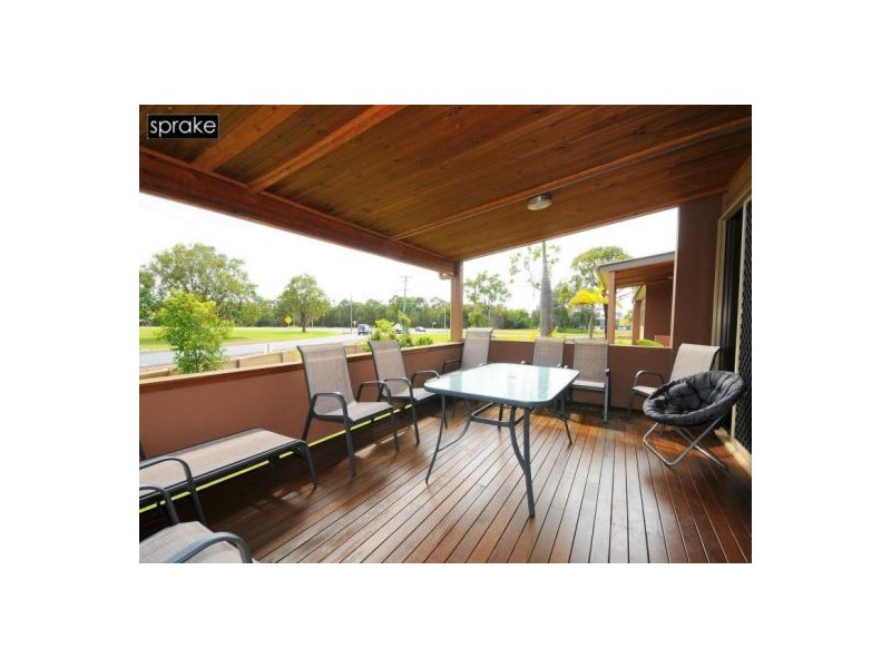 1 Walkers Rd, Urangan QLD 4655