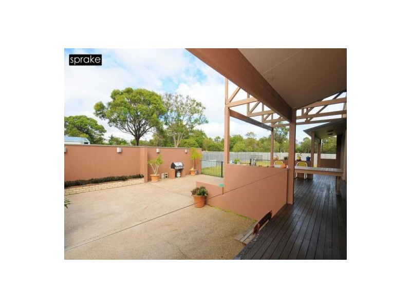 1 Walkers Rd, Urangan QLD 4655