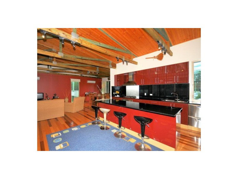 1 Walkers Rd, Urangan QLD 4655