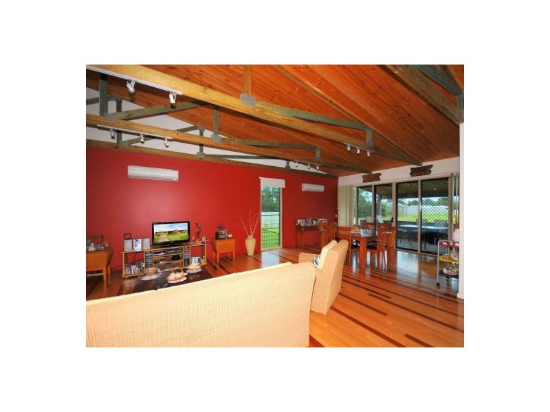 1 Walkers Rd, Urangan QLD 4655
