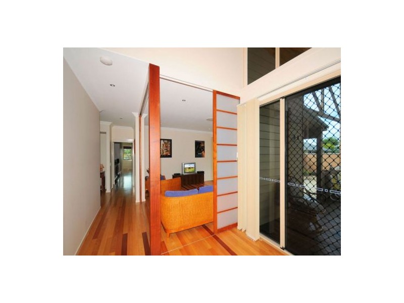 1 Walkers Rd, Urangan QLD 4655
