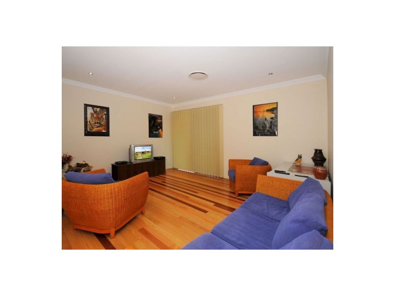 1 Walkers Rd, Urangan QLD 4655