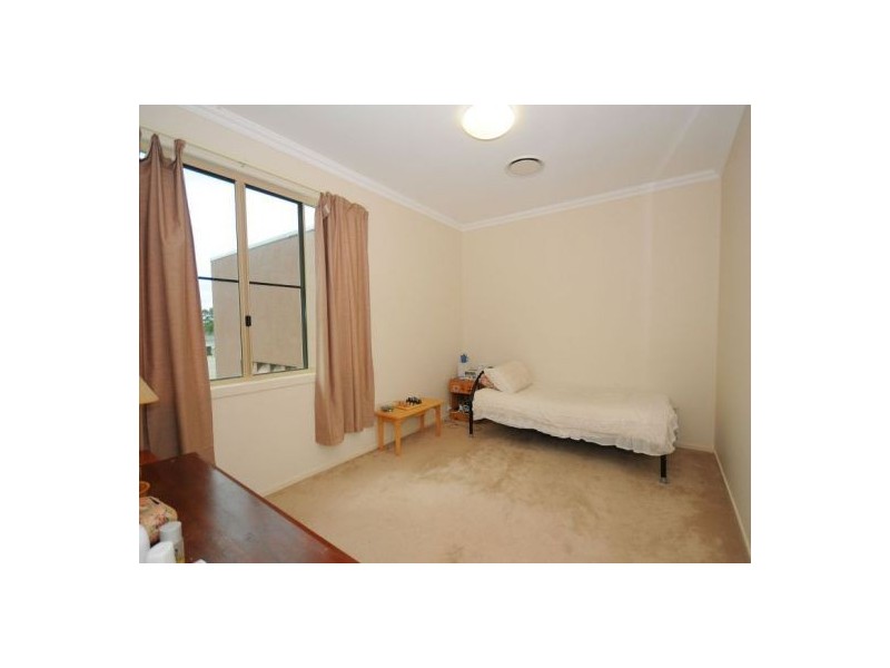 1 Walkers Rd, Urangan QLD 4655