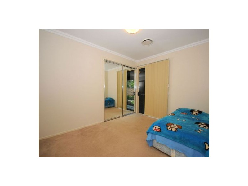 1 Walkers Rd, Urangan QLD 4655