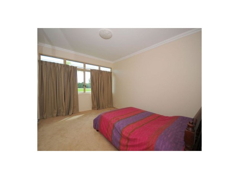 1 Walkers Rd, Urangan QLD 4655