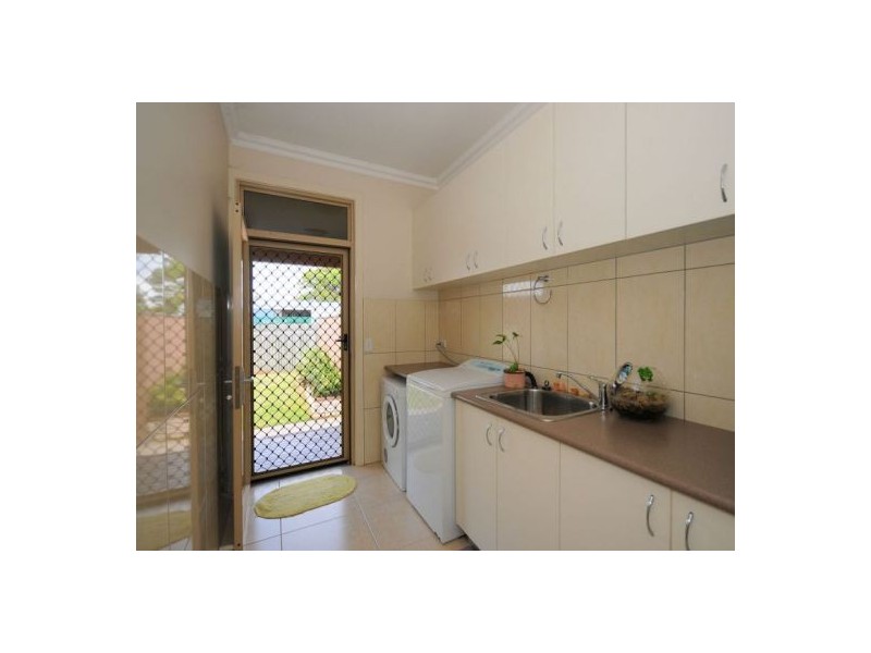 1 Walkers Rd, Urangan QLD 4655
