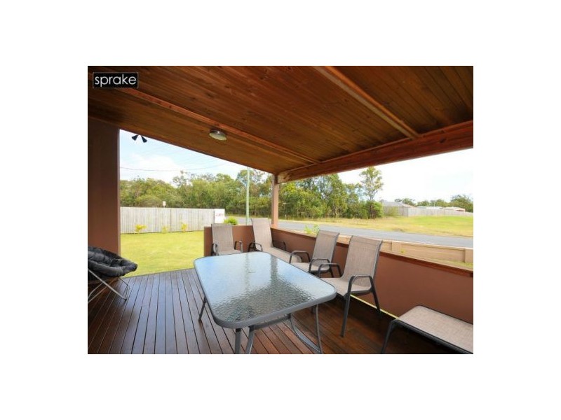 1 Walkers Rd, Urangan QLD 4655