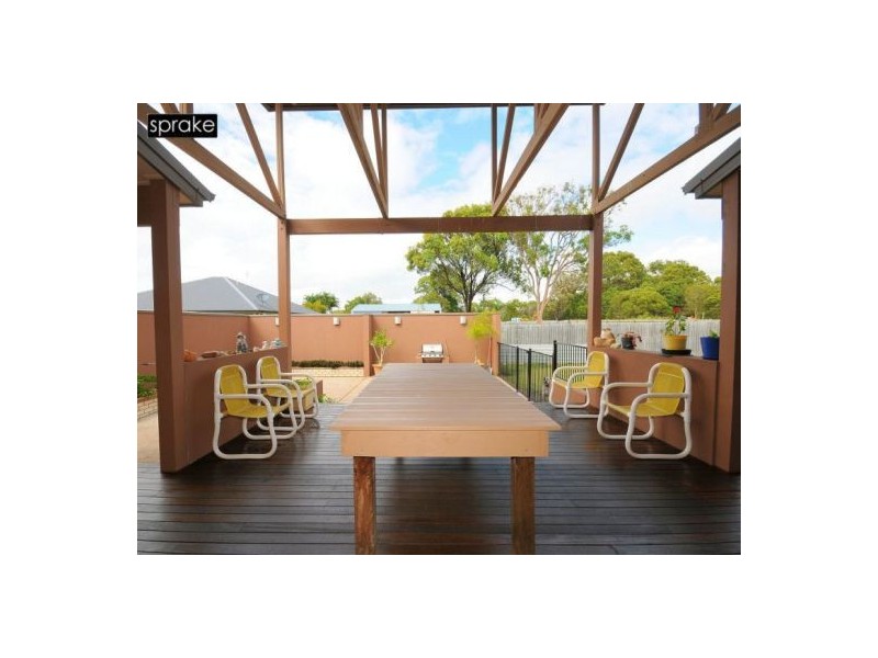 1 Walkers Rd, Urangan QLD 4655