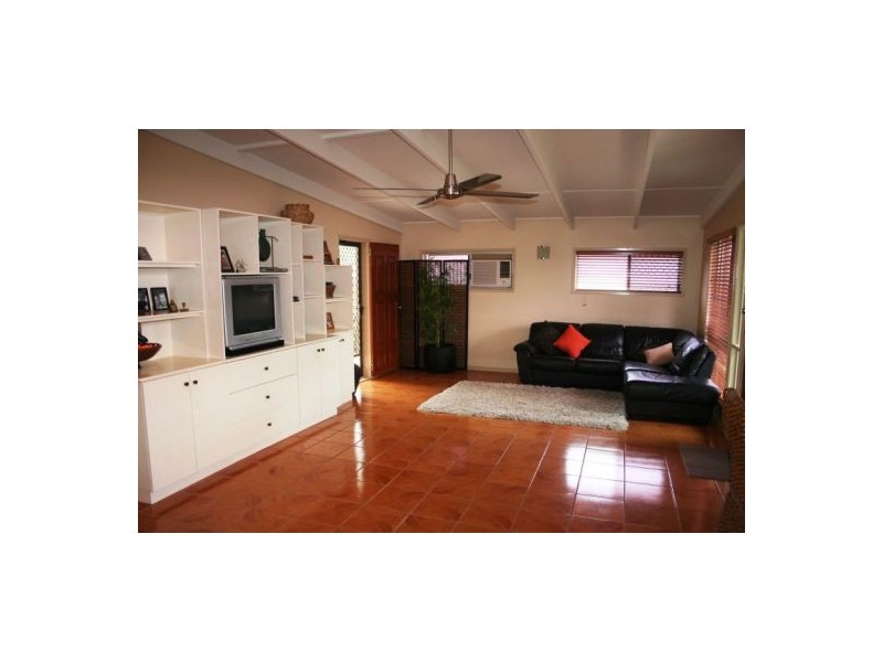 32 Dover St, Pialba QLD 4655