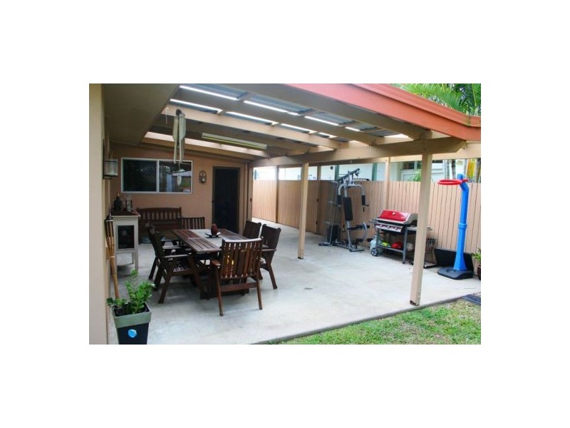 32 Dover St, Pialba QLD 4655